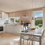 4 Bedroom Lovely In Dom wakacyjny