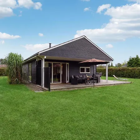 4 Bedroom Awesome In Holiday home *