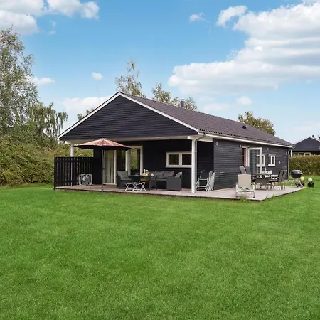 4 Bedroom Awesome In *