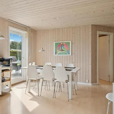 4 Bedroom Awesome In *