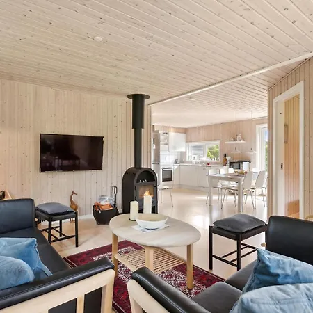 Holiday home 4 Bedroom Awesome In *
